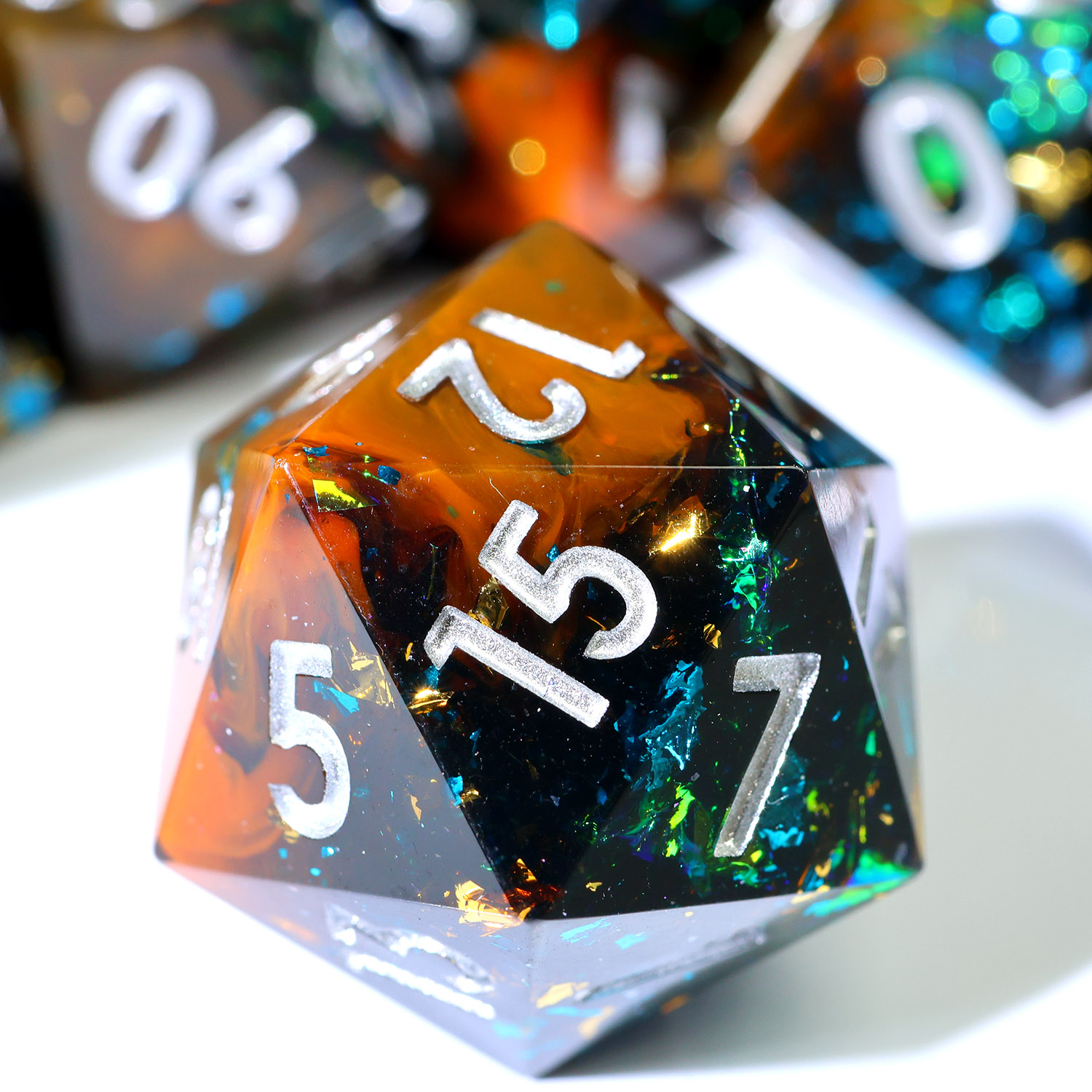 Board Game Roleplay - Handgefertigtes Drachen-Bernstein-Harz DND Würfelset: Beeindruckende Polyedrische